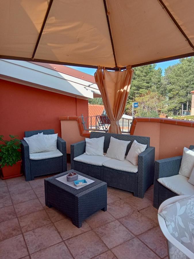 Casa Vacanza Le 2 Isole Suni Luaran gambar