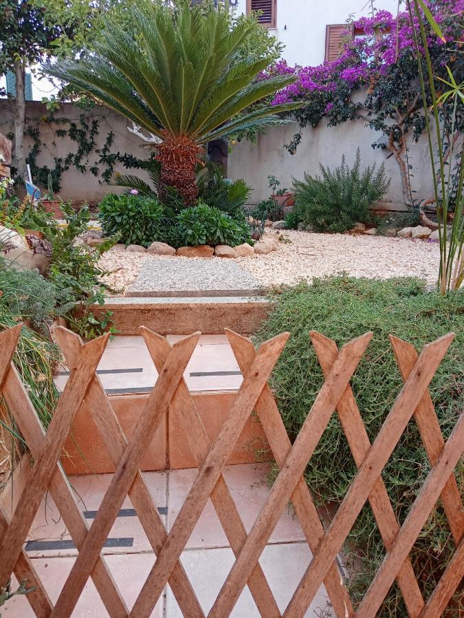 Casa Vacanza Le 2 Isole Suni Luaran gambar